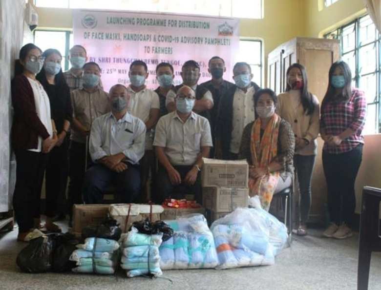 SDO(C), Sadar, Mokokchung Thungchanbemo Tungoe launched the COVID-19 Hygiene Kits distribution programme on May 25 at the District Agriculture Office, Mokokchung. (Photo Courtesy: ATMA Mokokchung)